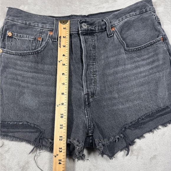 Levi’s Women’s 501 Premium Original Faded Black Raw Hem Button Fly Shorts 32 - Picture 8 of 16
